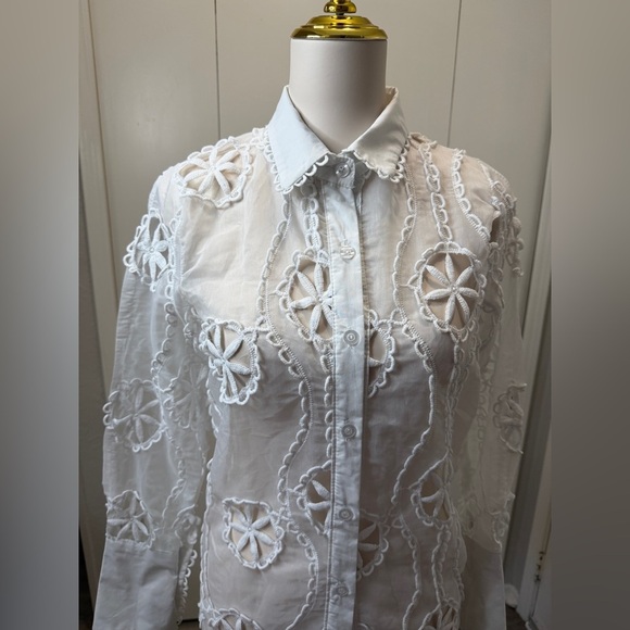 Elegant White Lace Blouse - Picture 4 of 9